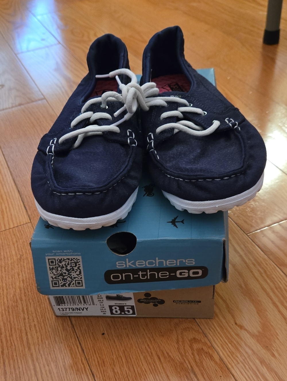 Skechers On The Go Women's Navy Slip-On Sneakers with White Laces Size 8.5 Boat